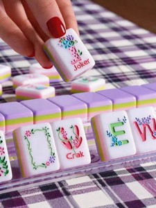 Nuevo juego de mahjong americano de acrílico de 4 capas con temática de bota morada, juego de mahjong portátil para jugar al aire libre - Product Image 5