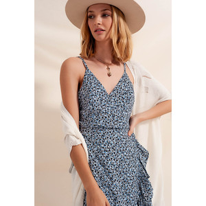 Robe à volants en tissu imprimé floral bleu - Product Image 3