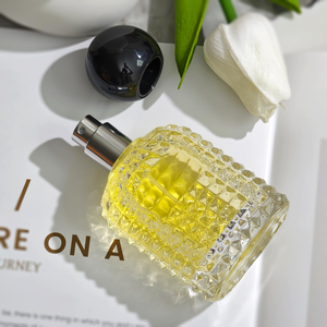 Flacon de parfum cylindrique de luxe en verre 30ml 50ml 100ml vide avec pulvérisateur à pompe et surface sérigraphiée pour emballage diffuseur - Product Image 4