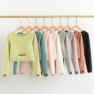 เสื้อออกกำลังกายแขนยาวทรงเข้ารูปสำหรับผู้หญิง สีสันใหม่รับฤดูใบไม้ร่วง พร้อมแผ่นรองถ้วยแบบถอดได้ มีรูสำหรับนิ้วโป้ง เหมาะสำหรับวิ่ง โยคะ พิลาทิส และออกกำลังกายทั่วไป - Product Image 3