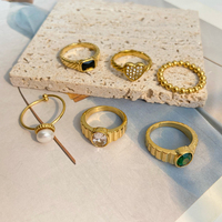 Bague Cœur Rétro Tendance et Populaire avec Perle Unique, en Acier Inoxydable Plaqué Or, avec Rayures Latérales et Zircon Ovale