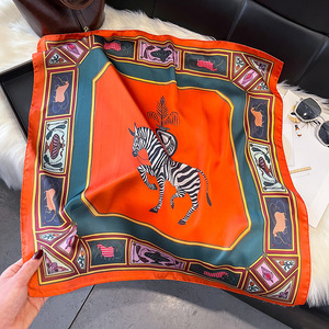 Foulard en satin de soie de luxe imprimé chevaux pour femme, élégant, carré 70x70cm, tendance, motif floral, bandana pour cheveux, foulard de cou, vente en gros - Product Image 3