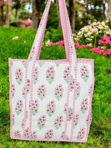 Bolso Tote para Mujer que Ofrece una Sensación Relajada pero Elegante, Diseñado para Mujeres que Valoran el Espacio Práctico, el Manejo Suave y la Versatilidad - Product Image 5
