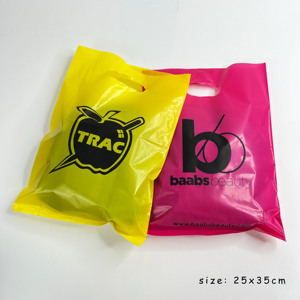 Sac en plastique personnalisé avec poignée découpée, poignée perforée, sac de shopping en polyéthylène pour l'emballage de cosmétiques, de produits de beauté et d'extensions de cheveux - Product Image 3