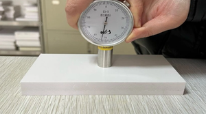 Vente en gros de feuilles de mousse PVC rigide de 1 à 35 mm d'épaisseur, taille 1220x2440 mm, service de découpe disponible, densité 0,55/0,45 - Product Image 3