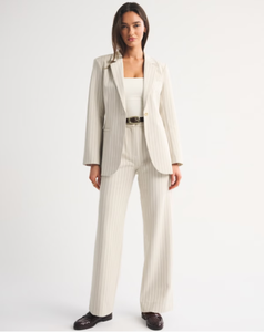 Manteau ajusté à revers simple boutonnage en satin uni beige LEDUO pour femme - Product Image 2