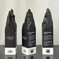 Trophée en marbre noir découpé en forme de montagne avec socle en marbre blanc, vente en gros