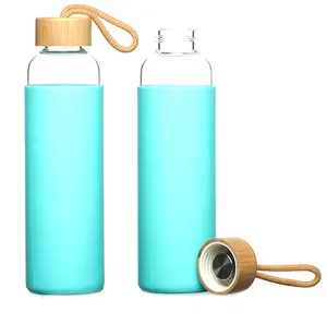 2024 mới ra mắt thủy tinh borosilicate chạy chai nước với đầy màu sắc Silicone tay áo