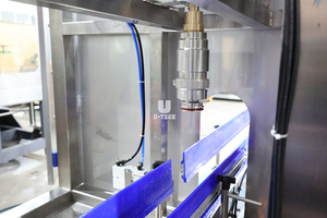Machine de remplissage et de bouchage automatique de bouteilles en plastique PET de type linéaire 4-4-1 10L 500BPH pour laveuse à eau, 5 <span class=keywords><strong>litres</strong></span> d'huile - Product Image 5