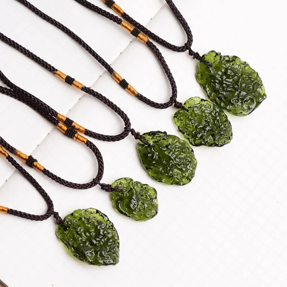 Czech Meteorite Rough Stone Pendant Necklace Unique Moldavite Crystal Crushed Irregular Green Stone Necklace For Souvenir Gifts
