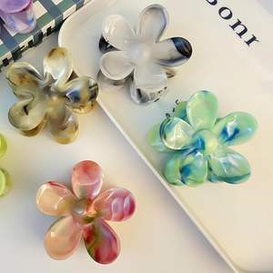 Pinza de Pelo Grande de 8cm con Diseño Floral Hawaiano para Niñas, Pinza de Plástico con Forma de Flor de Frangipani/Plumeria - Product Image 6