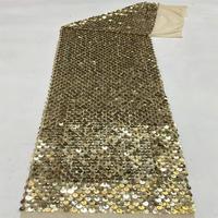 Tissu de dentelle de haute qualité multicolore en maille de tulle brodée de perles lourdes et de sequins pour robe de soirée