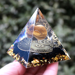 Adorno de Escritorio Piramidal de Resina Epoxi con Diseño de Engranajes de Reloj, Decoración Feng Shui, Paquete Individual - Product Image 4