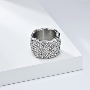 แหวนแฟชั่นทรงเรขาคณิตประดับเพชรเต็มวงแบบไมโครเพฟ สแตนเลสสตีล สำหรับทุกเพศ เหมาะสำหรับงานปาร์ตี้ - Product Image 3