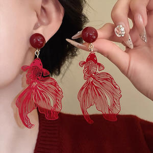 Boucles d'oreilles pour femmes, sans perçage, à clip creux en forme de <span class=keywords><strong>poisson</strong></span> <span class=keywords><strong>rouge</strong></span>, plaquées or, nouveau style chinois, style national, longues, luxe léger, haut de gamme - Product Image 1