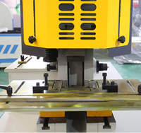 Machine de découpe et de poinçonnage multifonctionnelle hydraulique pour profilés métalliques et aciers angulaires