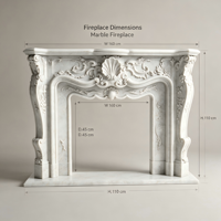 Manteau de cheminée en marbre blanc de luxe. Encadrement élégant en pierre naturelle sculptée à la main de style français pour la décoration classique du salon.