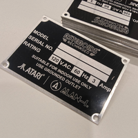 Plaques métalliques personnalisées en relief - Étiquettes or et bronze avec trous pour l'image de marque de maillots de bain et de vêtements