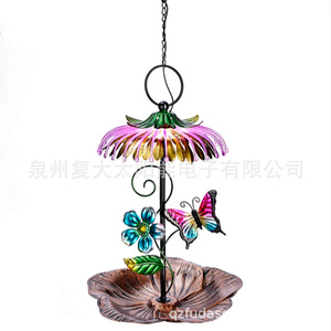 Comedero para pájaros con luz solar LED, decoración colgante para jardín con diseño de flores y mariposas, funciona con energía solar para exteriores - Product Image 2