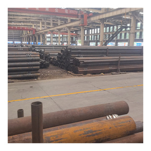 Tuyaux en acier sans soudure API 5CT 13crmo44, alliage carbone ANSI B36.10, ronds, noirs, laminés à chaud, Xinruilian, pour pipelines pétroliers et de structures - Product Image 1