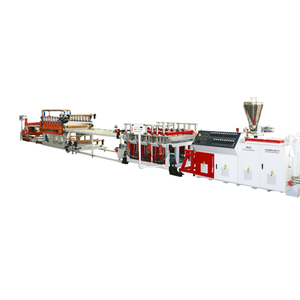 Ligne d'extrusion de <span class=keywords><strong>profil</strong></span>és <span class=keywords><strong>PVC</strong></span>/WPC entièrement automatique à double vis conique contrepoussée 55 kW 300-400 kg/<span class=keywords><strong>h</strong></span> avec contrôle PLC - Product Image 2
