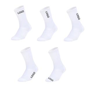 Chaussettes de sport pour hommes personnalisées de haute qualité - Chaussettes de football respirantes en tricot écologiques avec motif imprimé, déodorant, logo en bas de la serviette - Product Image 6