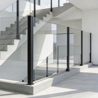 Paravent en verre rétractable pour extérieur, inclinable à 90 degrés, système de balustrade en verre disponible pour les hôtels, les cafés et les zones de restauration