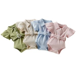 2022 Mono de bebé con mangas de volantes, estilo temperamental, rosa, adorable, con cinturón y pecho abierto - Product Image 1