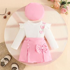 Ensemble bébé <span class=keywords><strong>fille</strong></span> américain 0-3 <span class=keywords><strong>ans</strong></span> en coton imprimé respirant, comprenant un manteau à manches longues, une <span class=keywords><strong>jupe</strong></span> fendue à nœud et un béret - Product Image 3