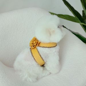 Arnés de Gamuza Premium para Perros con Diseño Floral Hecho a Mano, Ajuste Estructurado y Duradero, Arnés Personalizable para Perros y Gatos - Product Image 5
