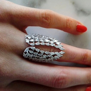 Anello da Donna Stile Coreano a Forma di Ala Aperta, Completamente Incastonato con Pietre Brillanti, Regolabile, Ornamento Glamour per la Mano - Product Image 4