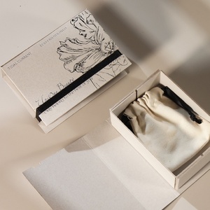 Fournisseur de boîtes cadeaux en carton 2 pièces avec lien en ficelle, boîte de rangement en forme de livre, boîte cadeau pliable de taille moyenne avec pochette - Product Image 4
