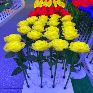 <span class=keywords><strong>Luci</strong></span> LED Impermeabili IP65 a Forma <span class=keywords><strong>di</strong></span> Tulipano e Rosa per Esterni e Interni, <span class=keywords><strong>con</strong></span> Spina da Terra per Decorazione Giardino, Paesaggio e Cortile Natalizio - Product Image 6