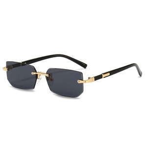 Occhiali da sole da uomo senza montatura con bordi tagliati, in metallo oro e nero, rettangolari, con protezione UV400, per la guida - Product Image 2