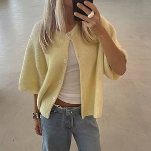 Cardigã Feminino Casual de Tricô Amarelo com Gola Redonda, Manga Curta e Botões, Estilo Cropped Y2K para Primavera/Verão - Product Image 6