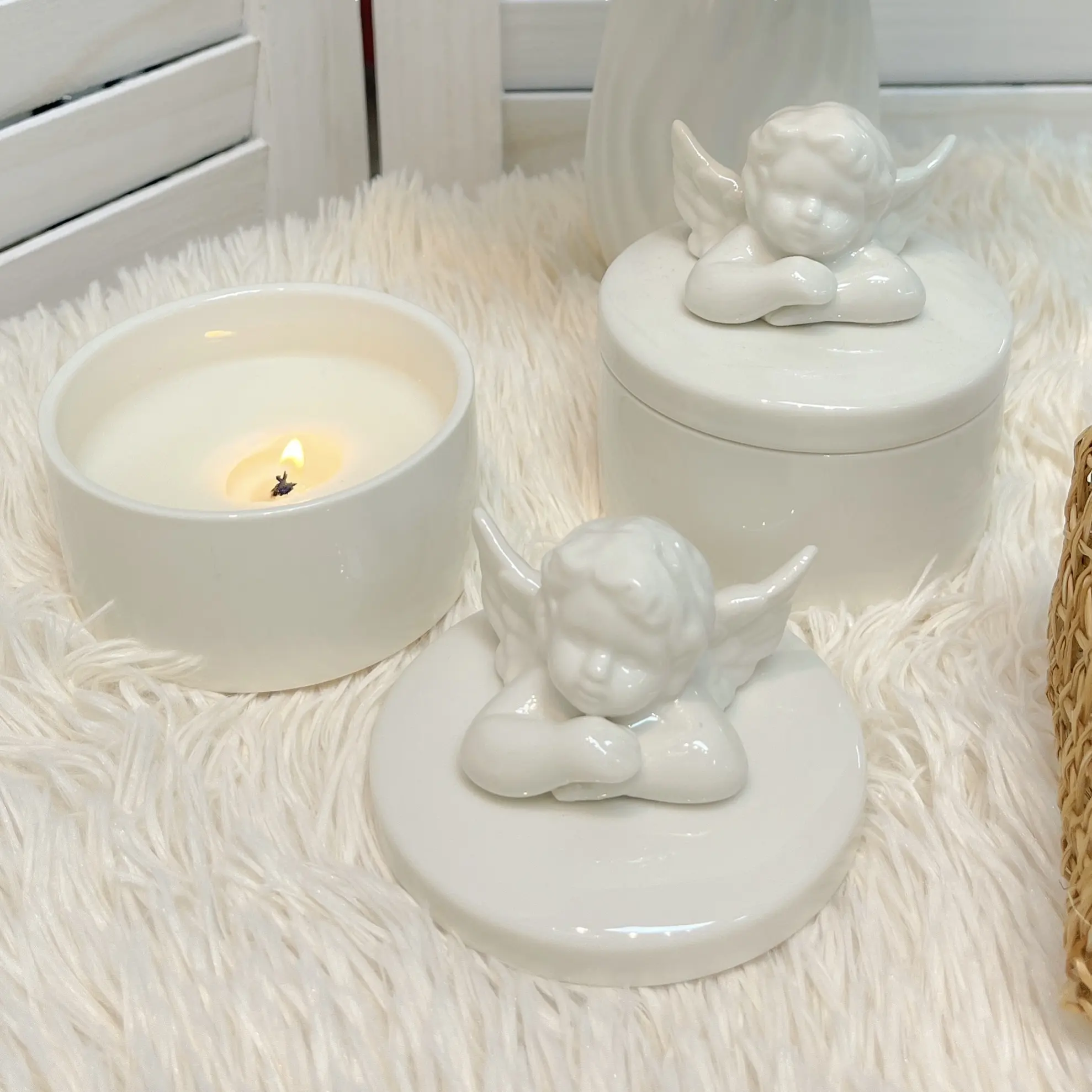 2023 Popular Instagram Style Cute Angel Lid Concrete Cement Vessel Home Decor Bougie Personalise Soy Wax Scented Candle
