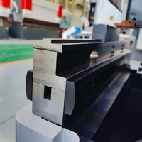 Presse plieuse synchronisée à pince rapide Double face de style Amada CNC 12T600 Mini cintreuse électrique CNC