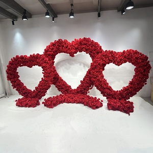 Arco de Flores Artificiales en Forma de Corazón Rojo para Decoración de Bodas - Product Image 3