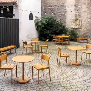 Set Tavolo e Sedie da <span class=keywords><strong>Esterno</strong></span> in Lega di Alluminio dal <span class=keywords><strong>Design</strong></span> Moderno Minimalista - Arredamento per Esterni per Caffetterie di Tè al Latte e Cortili di Tendenza - Product Image 1