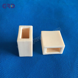 بطانة سيراميك دقيقة مخصصة للماكينات مصنوعة من الستايت/ألومينا لصناعة القطع - Product Image 3