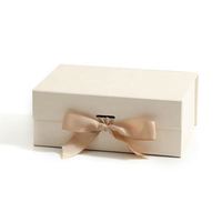 Vente en gros d'emballage de boîte-cadeau A4 personnalisé à fermeture magnétique profonde avec mousse grandes boîtes de papier cadeau en carton noir de luxe