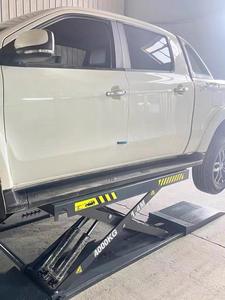 4 ton kapasiteli CE pnömatik mekanik kilit ile yere taşınabilir makaslı araç kaldırıcı araba yıkama tamir için uygun - Product Image 5