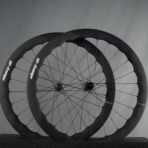 ชุดล้อจักรยานเสือหมอบคาร์บอนไฟเบอร์ขอบล้อเวฟสีดำด้าน ขนาด 45-50 มม. พร้อมดิสก์เบรก ขนาด 700C สำหรับประกอบเอง - Product Image 2