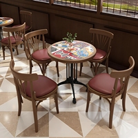 Ensemble de mobilier de restaurant moderne : Tables carrées à plateau décoré et chaises à dossier en rotin, style bohème, vente en gros