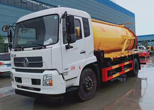 Chine marque haute pression HOWO 4x2 6 pneus de roue 8000L forte <span class=keywords><strong>pompe</strong></span> à vide type d'<span class=keywords><strong>aspiration</strong></span> camion de nettoyage de <span class=keywords><strong>vidange</strong></span> camion d'<span class=keywords><strong>aspiration</strong></span> des eaux usées - Product Image 2