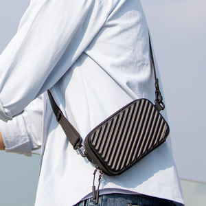 Mark Ryden Mini bandolera para hombre, bolso de pecho deportivo informal de gran capacidad, Mochila pequeña con forma de carrito, carteras F _ MR488 - Product Image 1