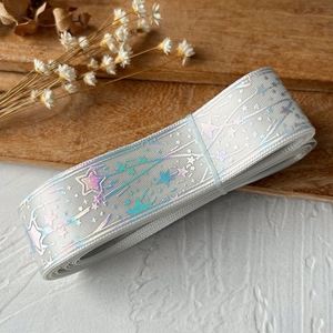 Cinta de Raso Holográfica de 2.5cm con Diseño de Estrella Fugaz Celestial en Color Personalizado para Envolver Regalos con Temática Espacial, Rollo de 20 Yardas - Product Image 2