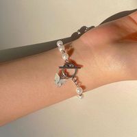 Nouveau bracelet tendance et enchanteur avec pendentif papillon et perles pour femmes, exsudant un charme élégant et simple, adapté aux écolières