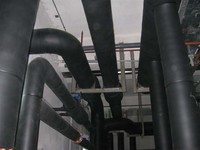 Isolation de tuyau en caoutchouc auto-scellante prédécoupée à haute densité à cellules fermées Bellsafe avec tube en caoutchouc d'isolation en élastomère de chevauchement