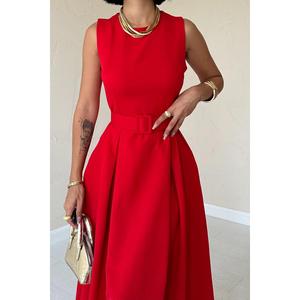 Elegante Vestido de Noche Rojo de Satén con Cuello Halter, Corte en A y Falda Acampanada, con Cintura Natural - Product Image 2